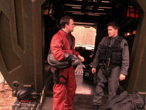 David Hewlett and Kavan Smith in Stargate: Atlantis (2004)