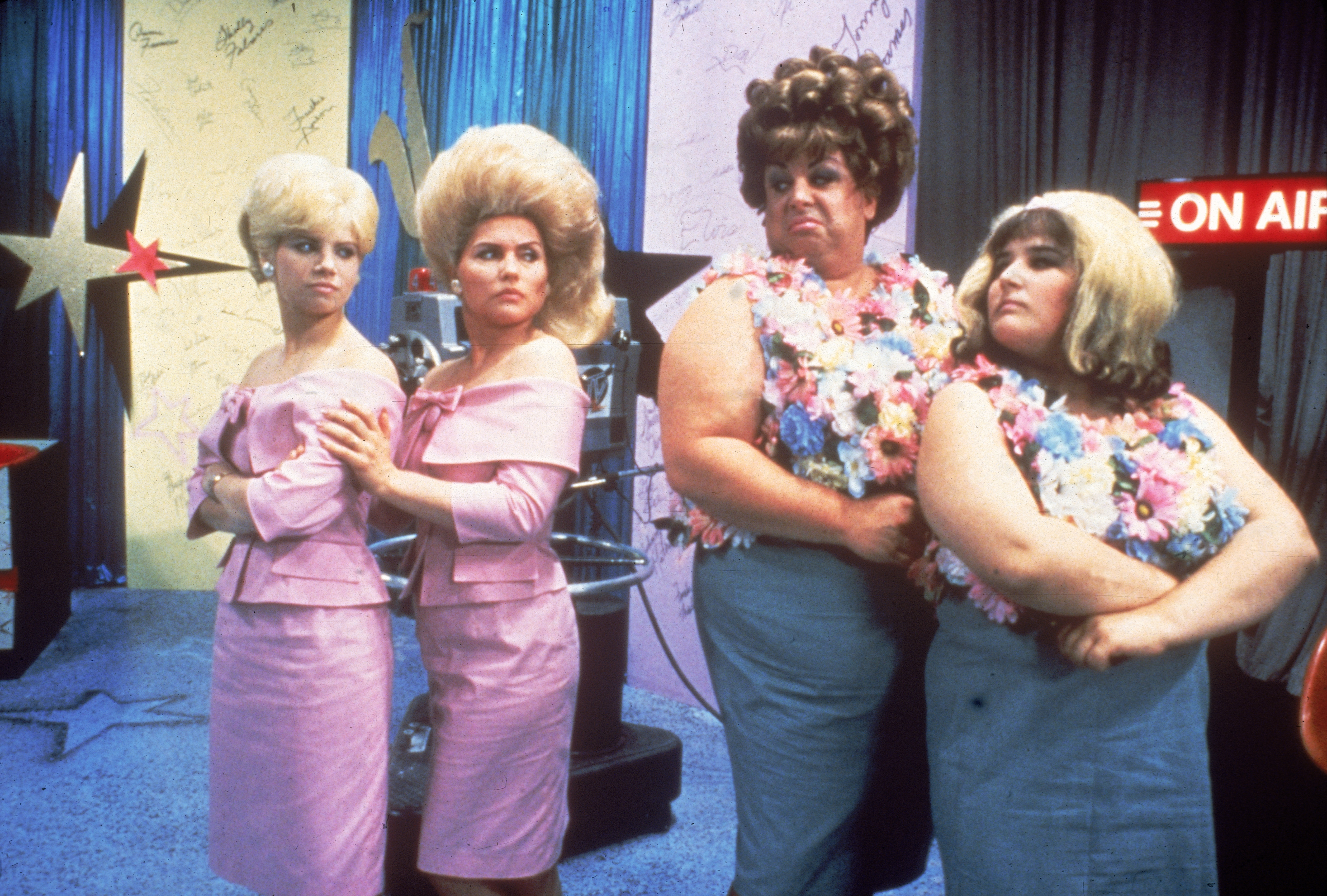 Divine, Debbie Harry, Ricki Lake, and Vitamin C in Muévanse todos (1988)