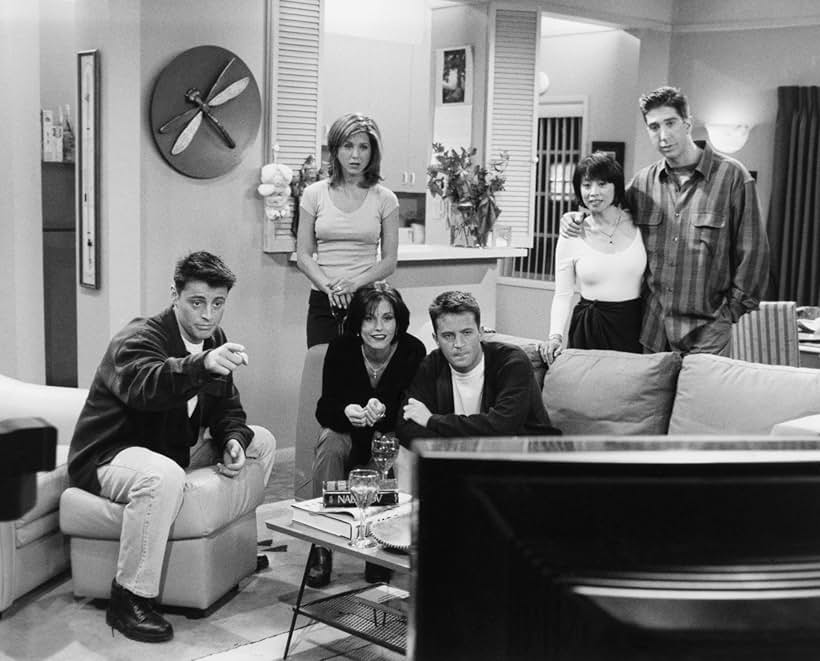 Jennifer Aniston, Courteney Cox, Matt LeBlanc, Matthew Perry, David Schwimmer, and Lauren Tom in Friends (1994)