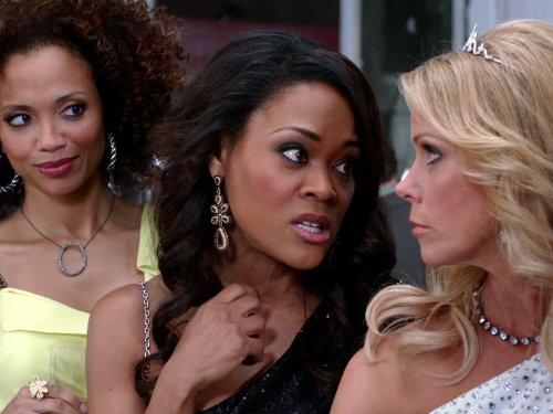 Robin Givens, Cheryl Hines, and Sundra Oakley in Suburgatory (2011)