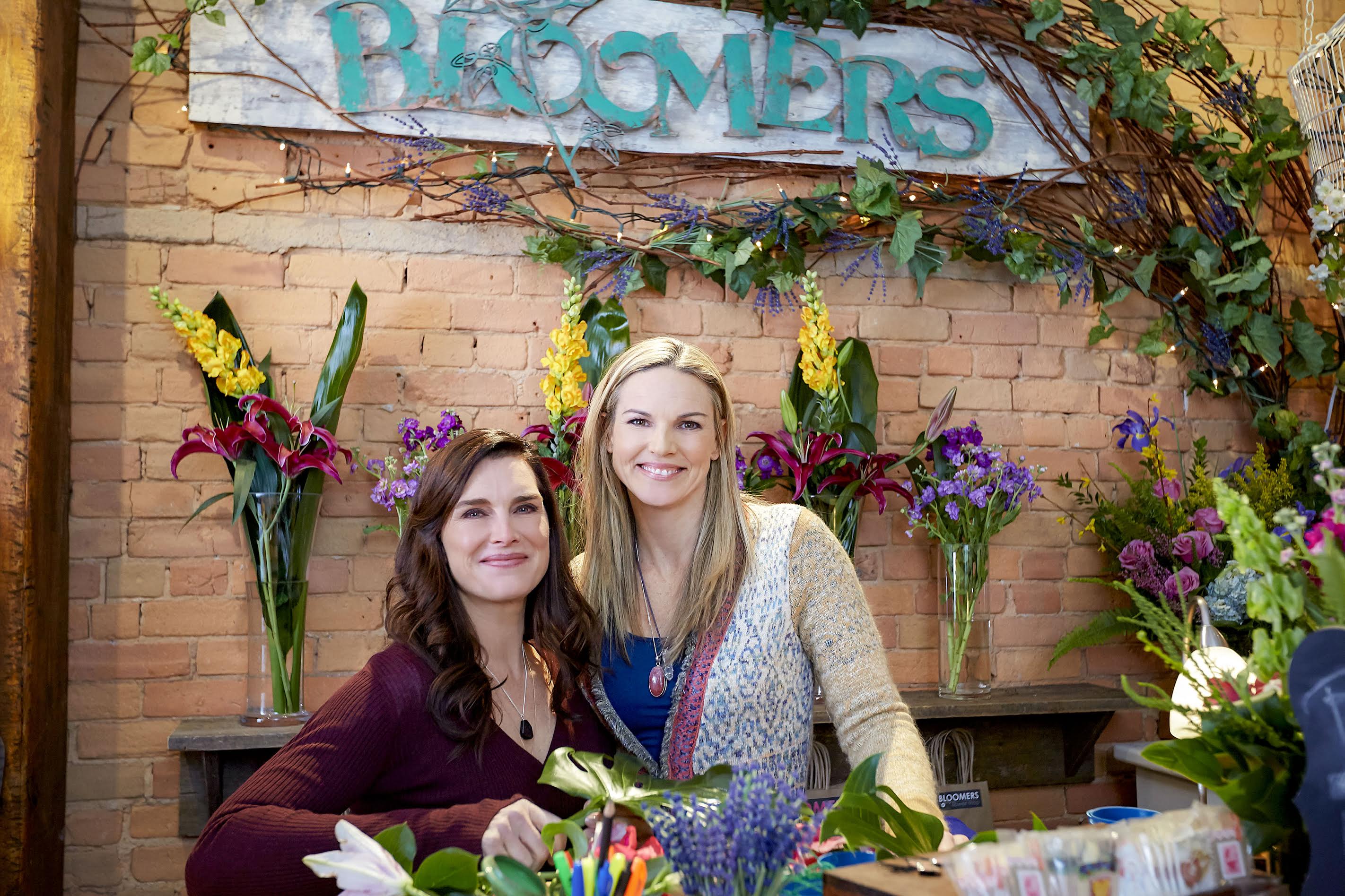 Brooke Shields, Kate Drummond in Flower Shop Mystery: Snipped In The Bud (2016) 