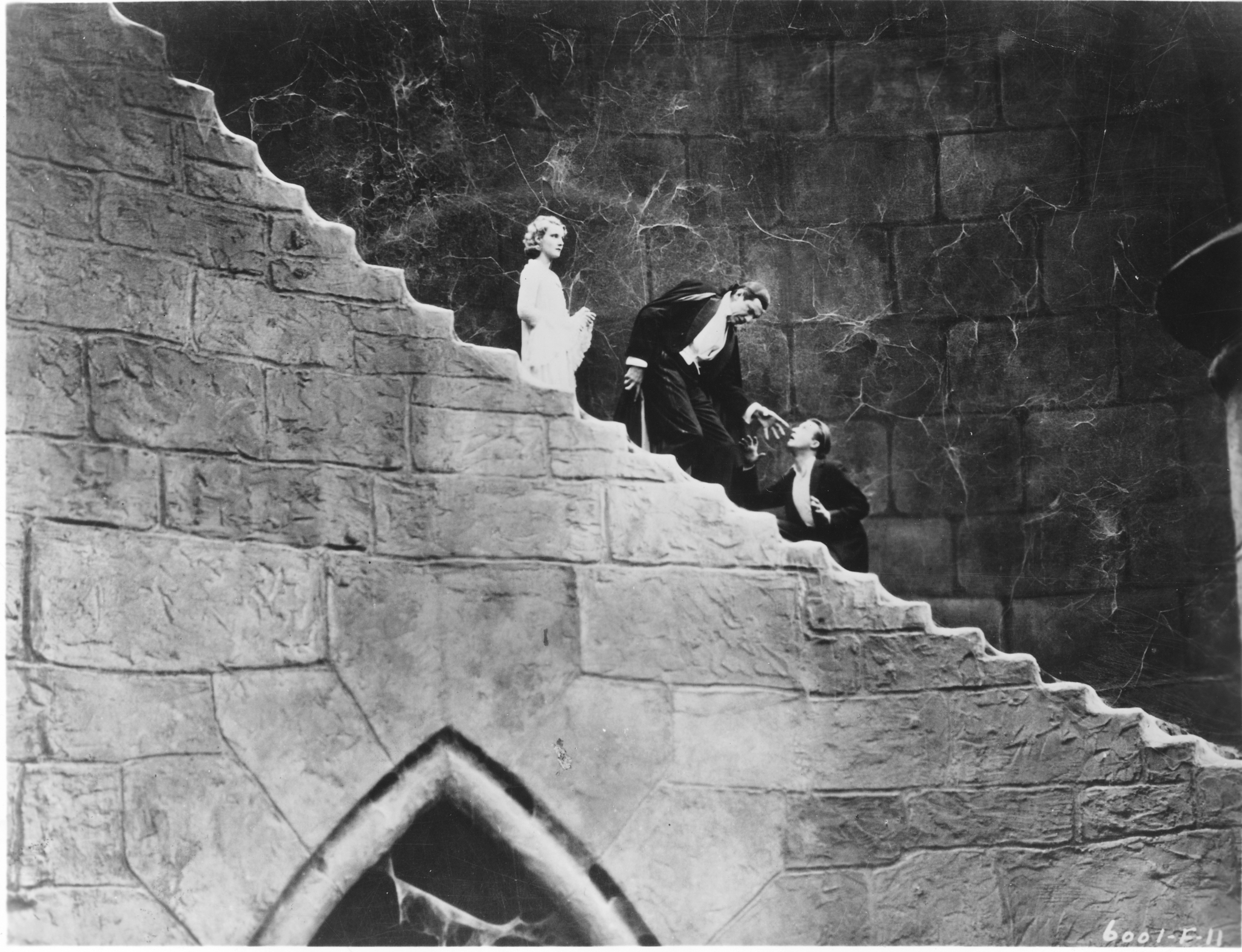 Bela Lugosi, Helen Chandler, and Dwight Frye in Dracula (1931)