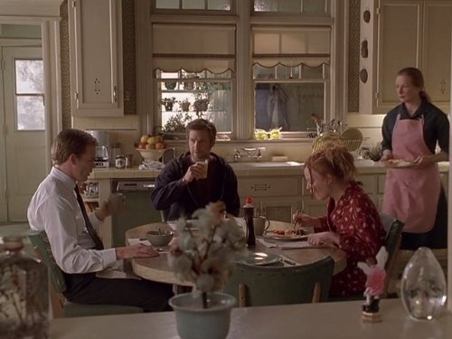 Lauren Ambrose, Frances Conroy, Michael C. Hall, and Peter Krause in Six Feet Under (2001)