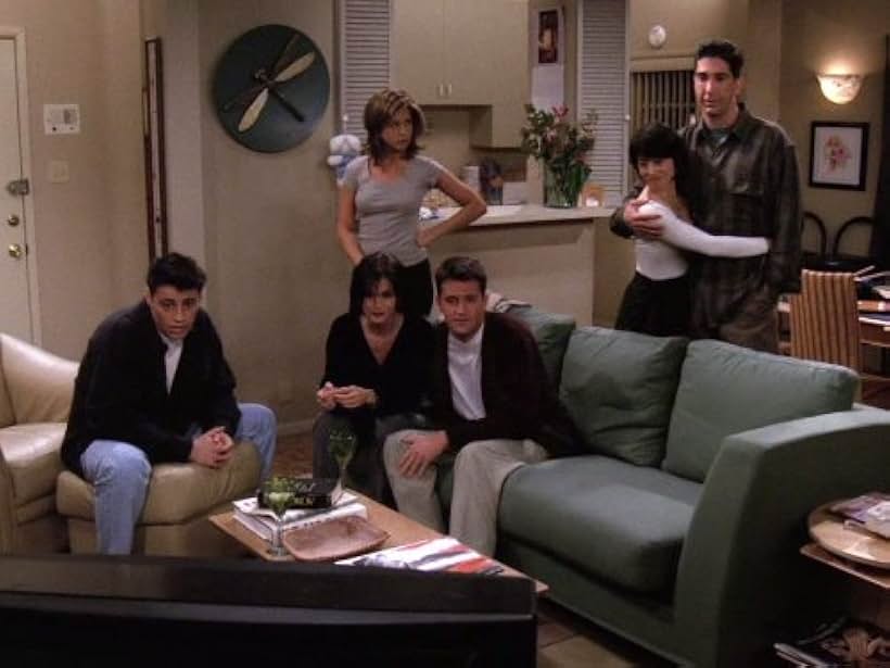 Jennifer Aniston, Courteney Cox, Matt LeBlanc, Matthew Perry, David Schwimmer, and Lauren Tom in Friends (1994)