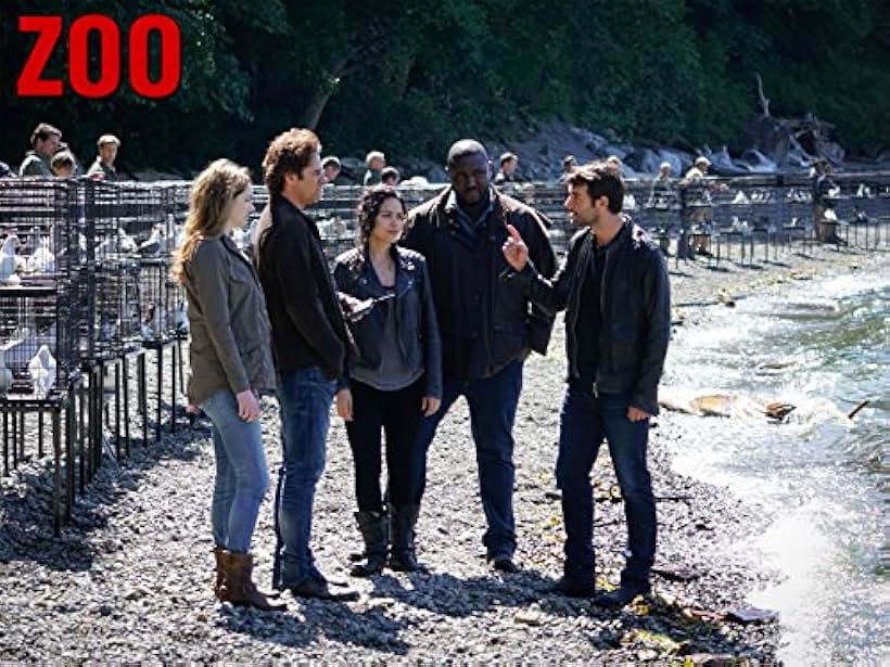 Billy Burke, Kristen Connolly, Alyssa Diaz, Nonso Anozie, and James Wolk in Zoo (2015)