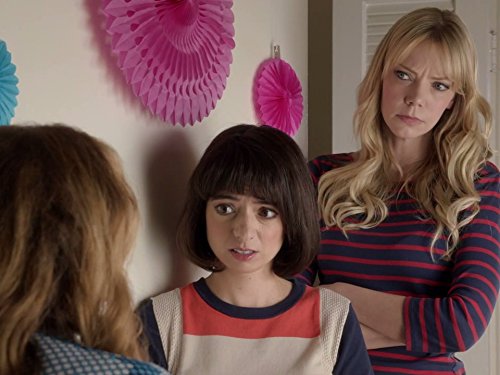 Riki Lindhome and Kate Micucci in Garfunkel and Oates (2014)