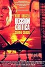 Steven Seagal and Kurt Russell in Decisión crítica (1996)