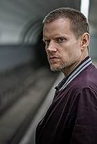 Marc Warren in Safe (2018)