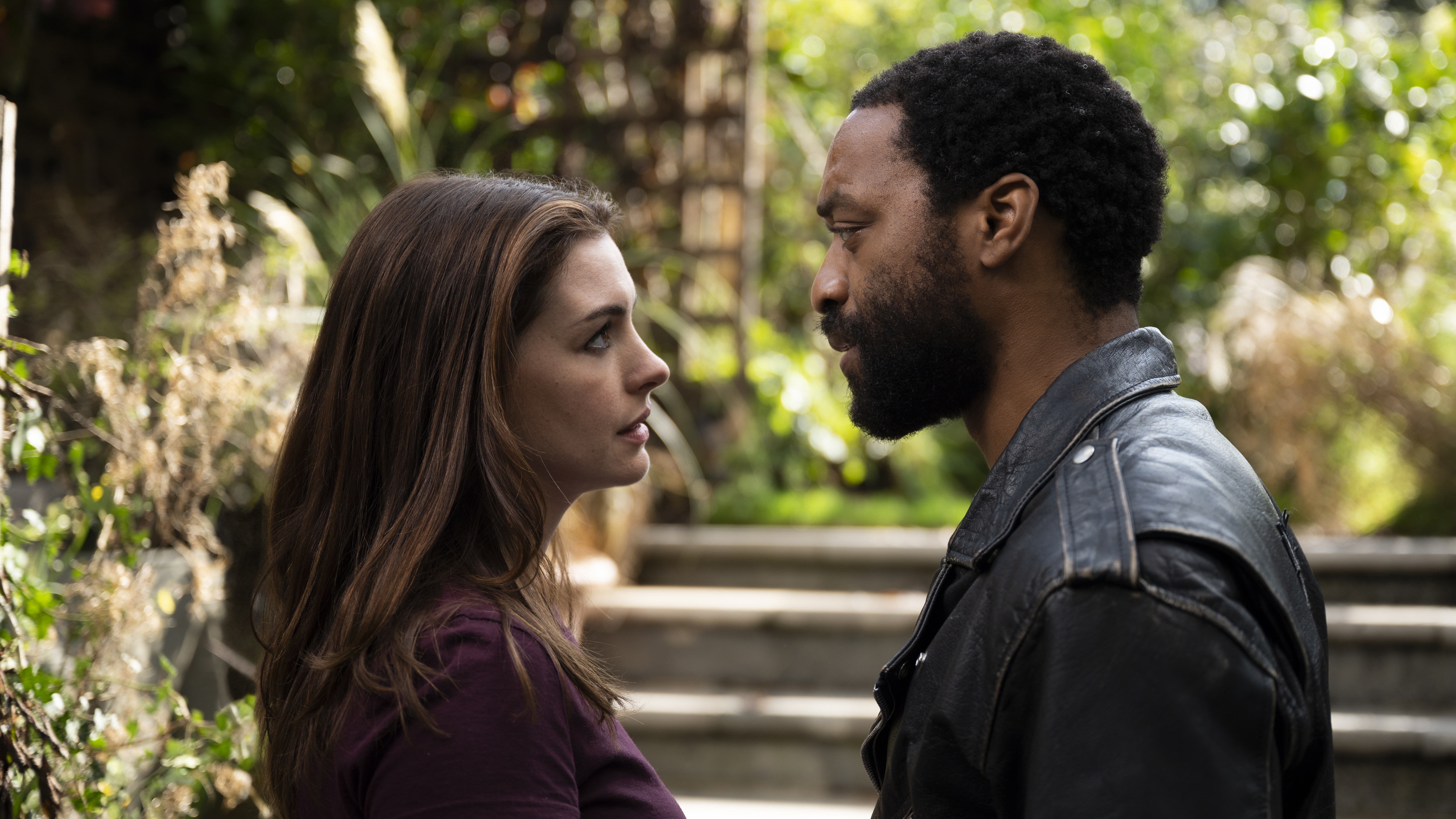 Anne Hathaway and Chiwetel Ejiofor in Locked Down (2021)