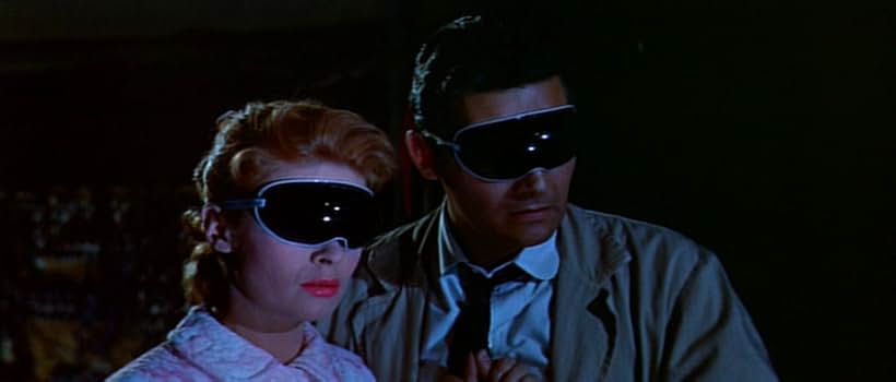 David Hedison and Patricia Owens in A Mosca da Cabeça Branca (1958)