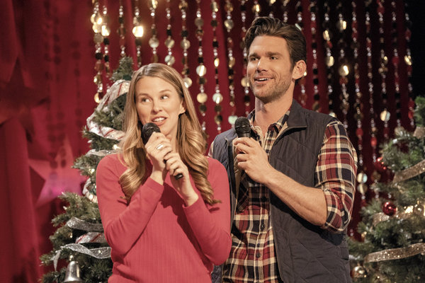 Kim Shaw and Kevin McGarry in Christmas Scavenger Hunt (2019)