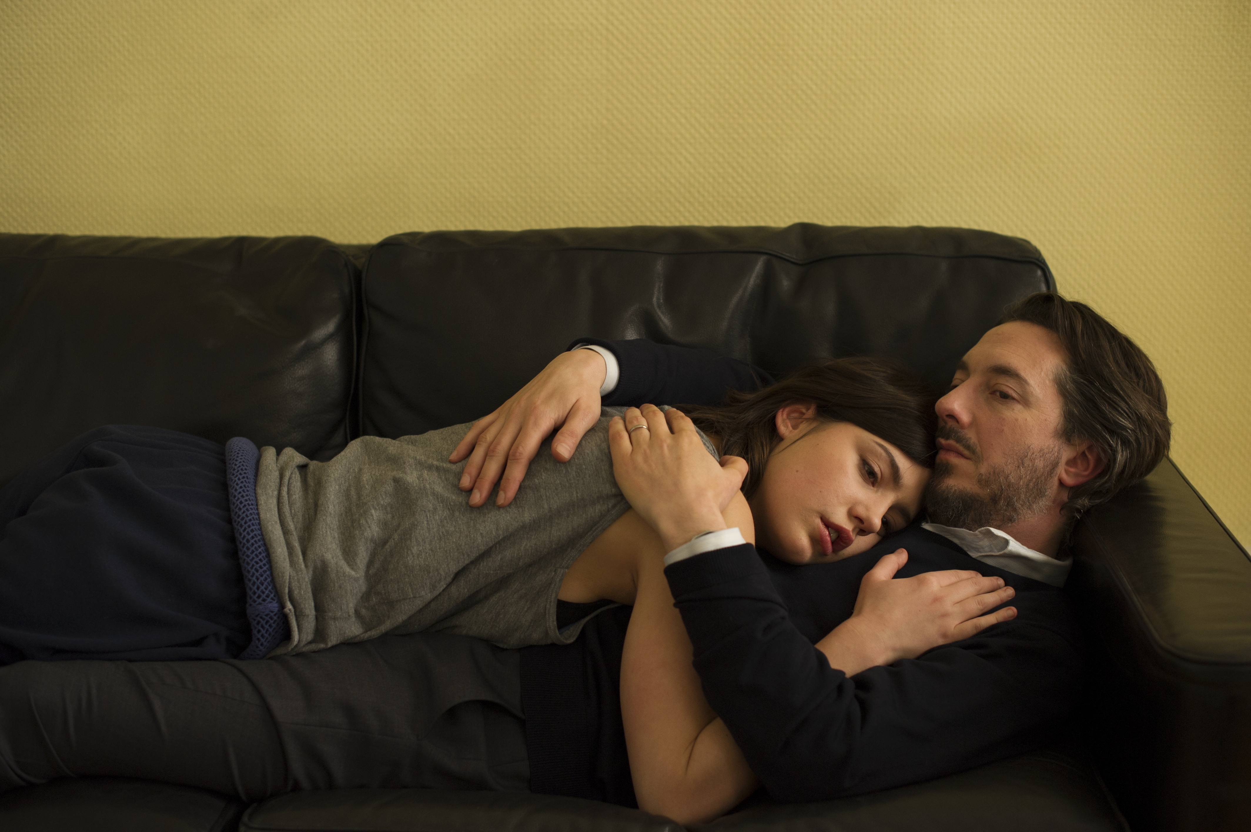 Guillaume Gallienne and Adèle Exarchopoulos in Éperdument (2016)