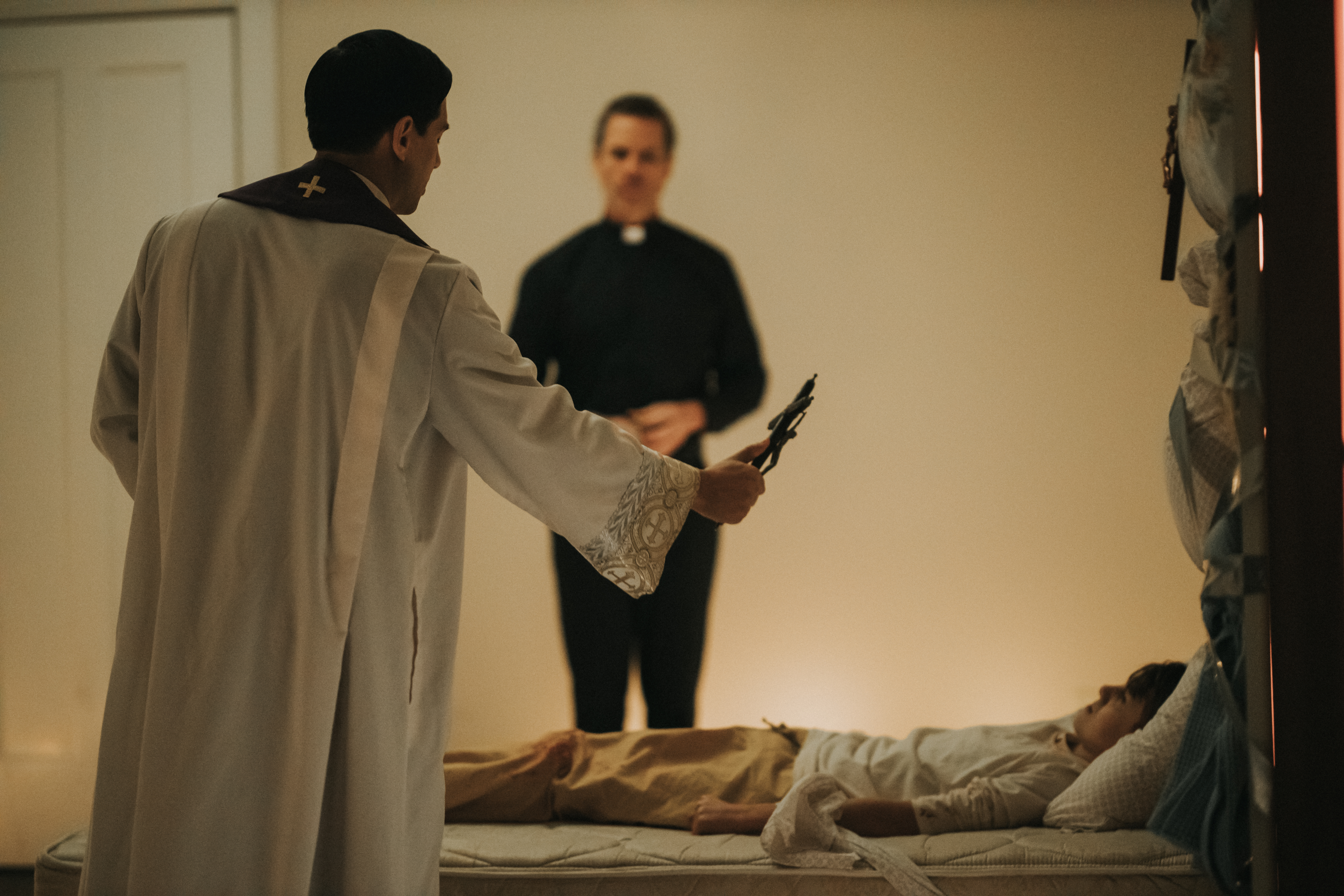 Guy Pearce and Vadhir Derbez in The Seventh Day (2021)