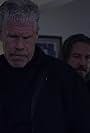 Ron Perlman and Tommy Flanagan in Sons of Anarchy (2008)