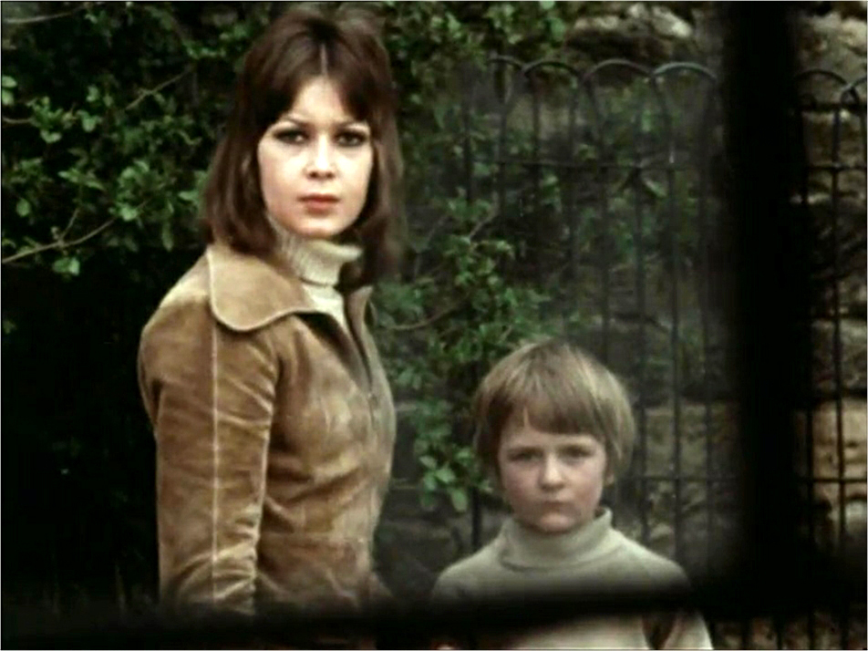 Gillian Blake and Alfons Kaminsky in Follyfoot (1971)