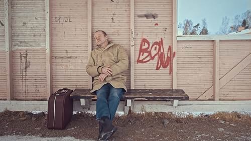 A man arrives at a train station. Since he has time before the train arrives, he decides to try to sleep. As the seat is very uncomfortable and he cannot find a good position, he tries to think of a way out of this predicament. But the more he tries, the more strange his problems become, as do his solutions. Will he ever be able to sleep?