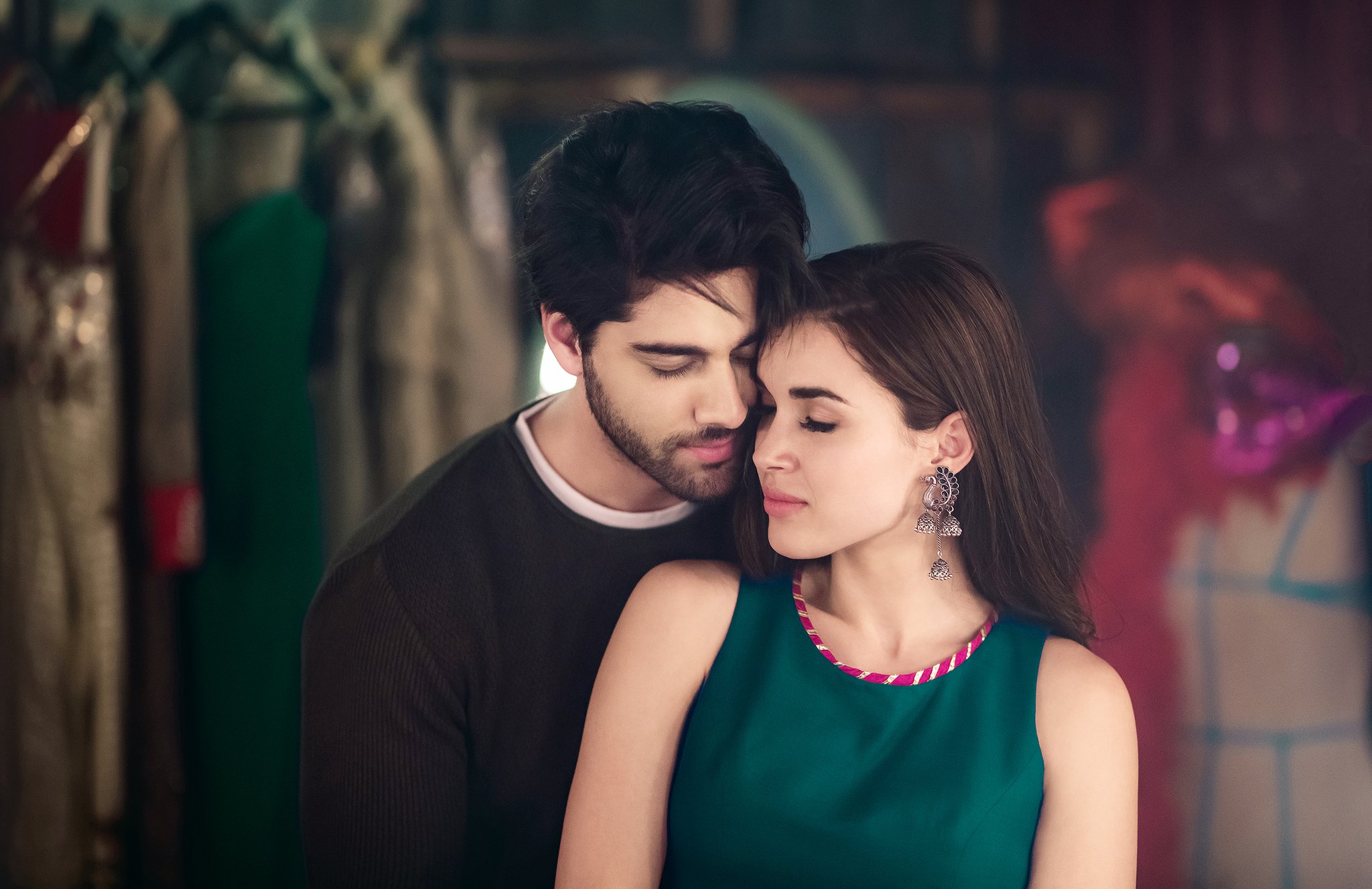 Edilsy Vargas and Ehan Bhat in 99 Songs (2019)