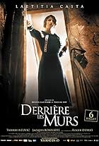 Derrière les murs