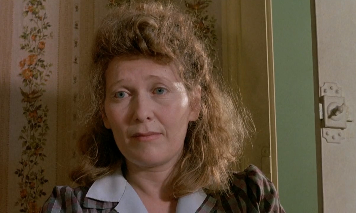 Evelyne Didi in Un affare di donne (1988)