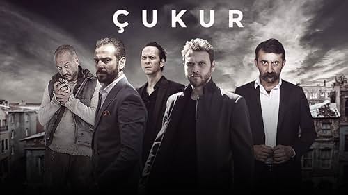 Öner Erkan, Riza Kocaoglu, Necip Memili, Aras Bulut Iynemli, and Erkan Kolçak Köstendil in Çukur (2016)