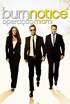 Gabrielle Anwar, Bruce Campbell, and Jeffrey Donovan in Burn Notice: Operação Miami (2007)