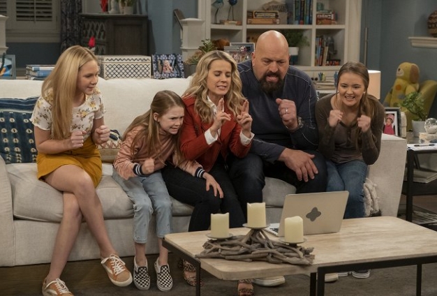 Allison Munn, Paul Wight, Reylynn Caster, Lily Brooks O'Briant, and Juliet Donenfeld in The Big Show Show (2020)