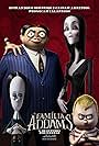 Charlize Theron, Oscar Isaac, Chloë Grace Moretz, and Finn Wolfhard in A Família Addams (2019)