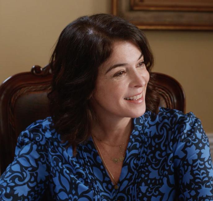 Annabella Sciorra in Friends and Romans (2014)