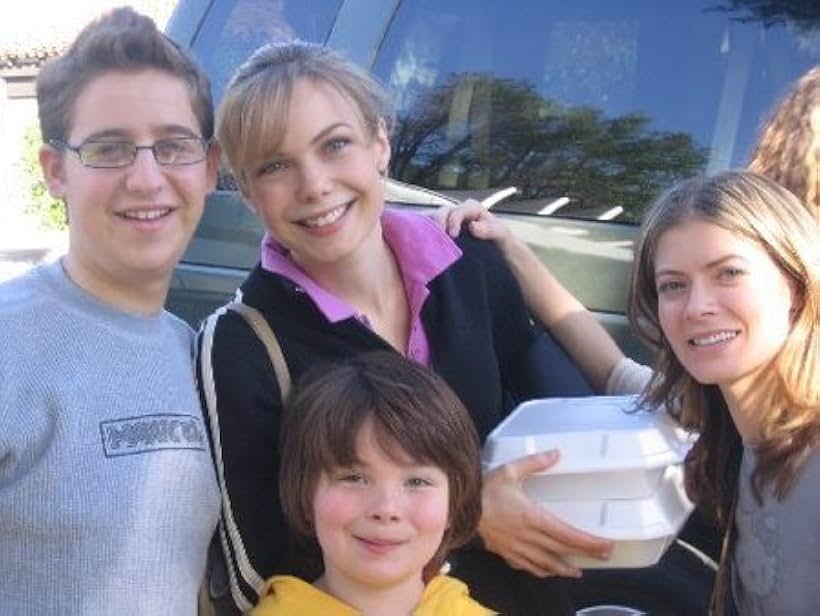 Noah's (Ezra Walker)step-brother(Henry Walker),aunt(Jenna) and mom(Liz Walker) on the set of "Sons And Daughters"