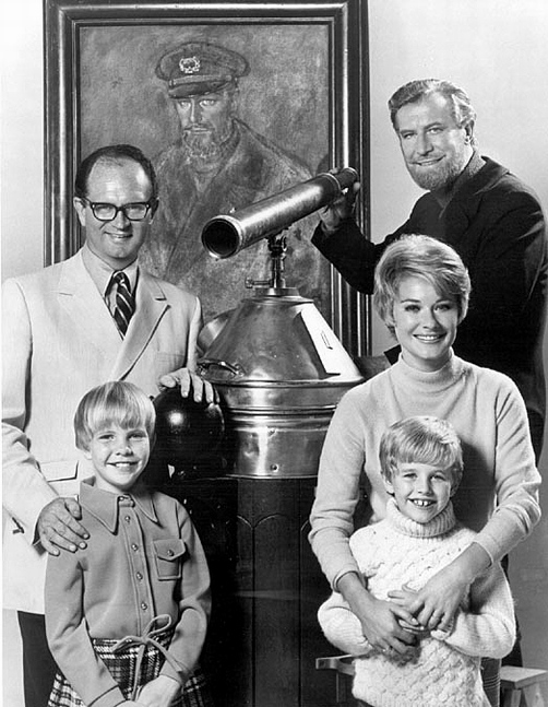 Harlen Carraher, Kellie Flanagan, Hope Lange, Edward Mulhare, and Charles Nelson Reilly in The Ghost & Mrs. Muir (1968)