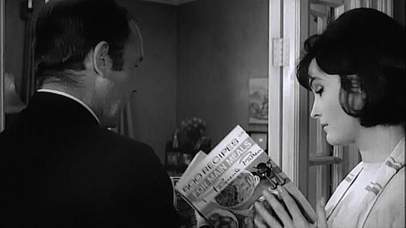 Yvonne Furneaux and Ian Hendry in Repulsione (1965)