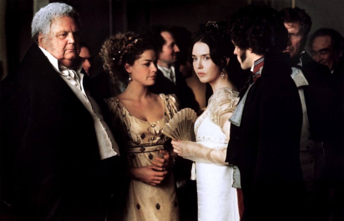 Isabelle Adjani, Romain Duris, Jean-Louis Richard, and Anne Suarez in Adolphe (2002)