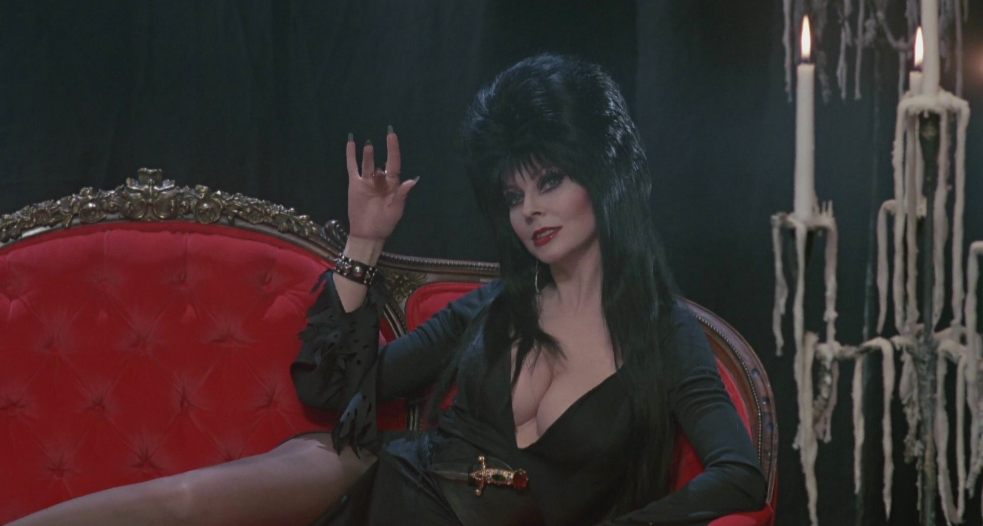 Cassandra Peterson in Elvira: Mistress of the Dark (1988)