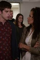 Sherri Saum and David Lambert in Os Fosters: Família Adotiva (2013)