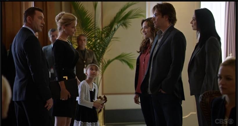 Billy Burke, Kristof Konrad, Joanne Kelly, Kristen Connolly, Rita Rajmova, and Nevis Unipan in Zoo (2015)