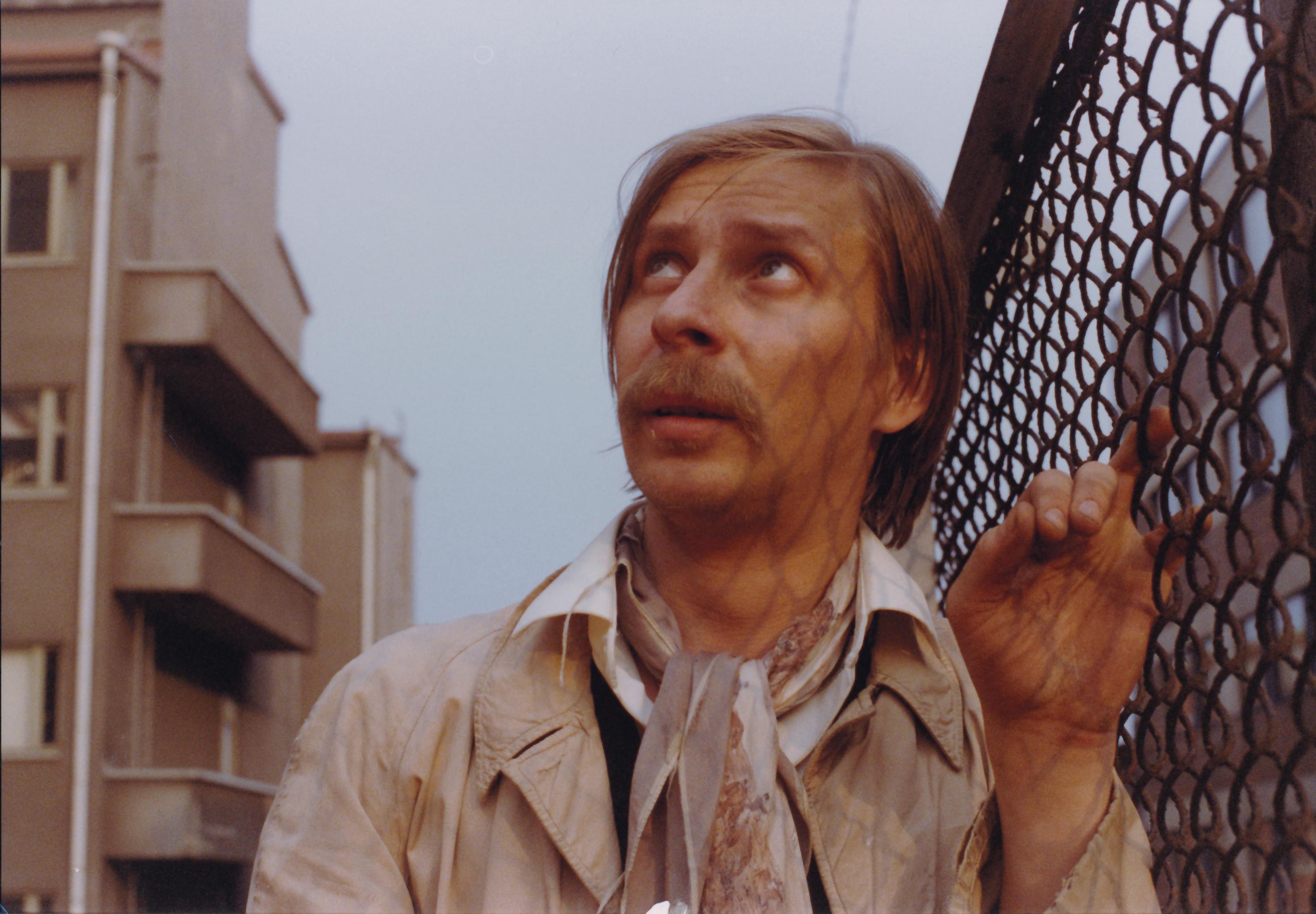 Matti Pellonpää in Arvottomat (1982)