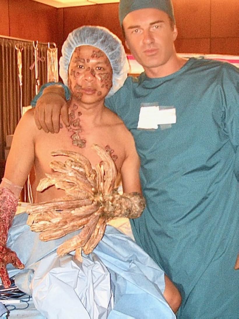 Still Photo of Chi Muoi Lo and Julian McMahon in "Nip/Tuck"