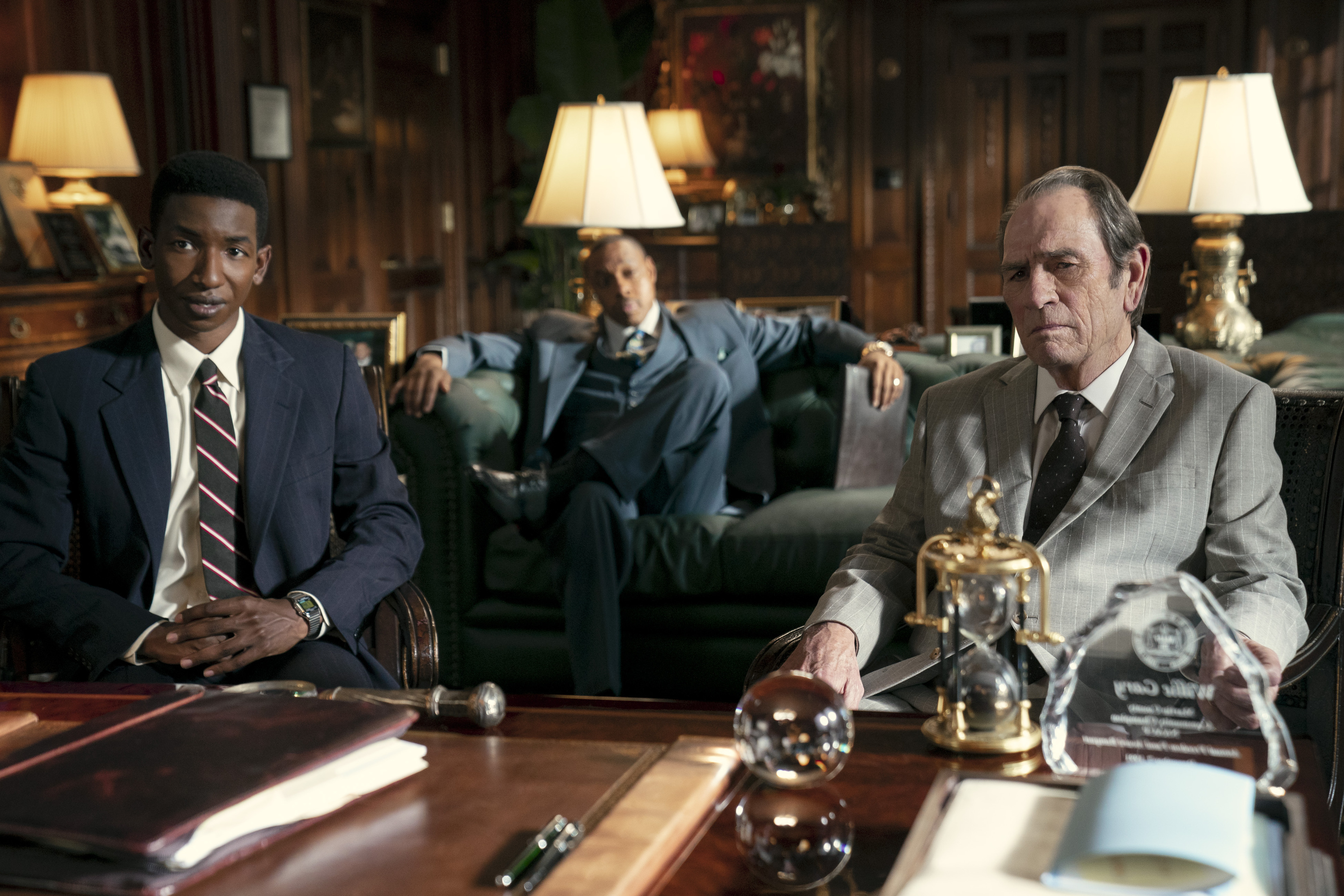 Tommy Lee Jones, Dorian Missick, and Mamoudou Athie in The Burial (2023)