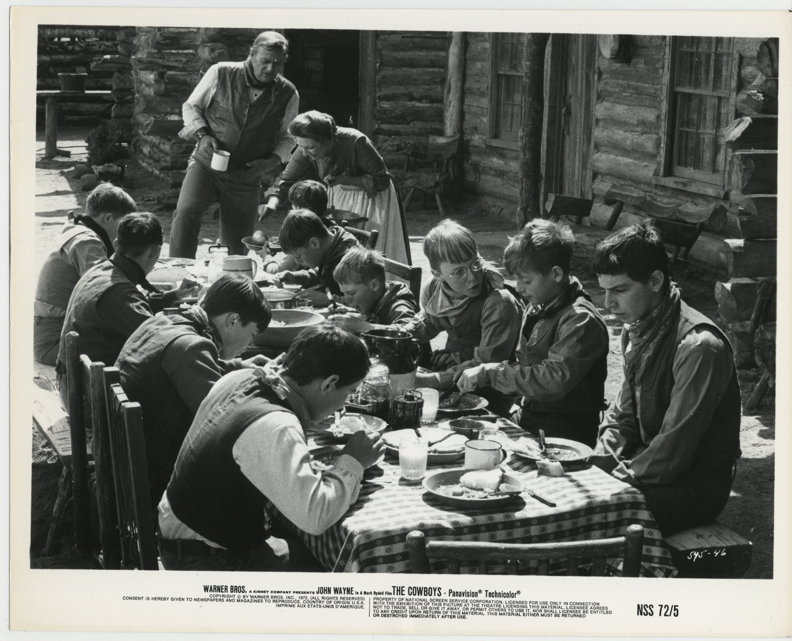 John Wayne, Robert Carradine, Alfred Barker Jr., Nicolas Beauvy, Steve Benedict, Sarah Cunningham, Norman Howell, Stephen R. Hudis, Sean Kelly, Clay O'Brien, Sam O'Brien, and Mike Pyeatt in Los cowboys (1972)