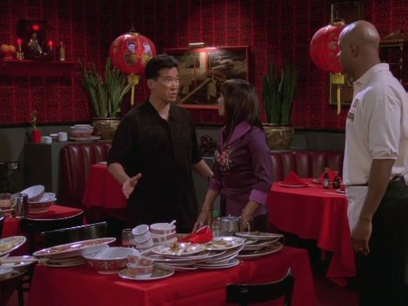 Damon Wayans, Peter Kwong, and Lauren Tom in Mi esposa y mis hijos (2000)