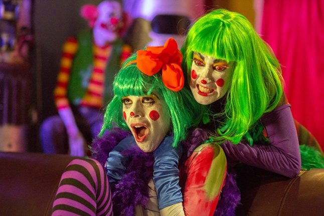 Robin Sydney and Victoria De Mare in Killjoy's Psycho Circus (2016)