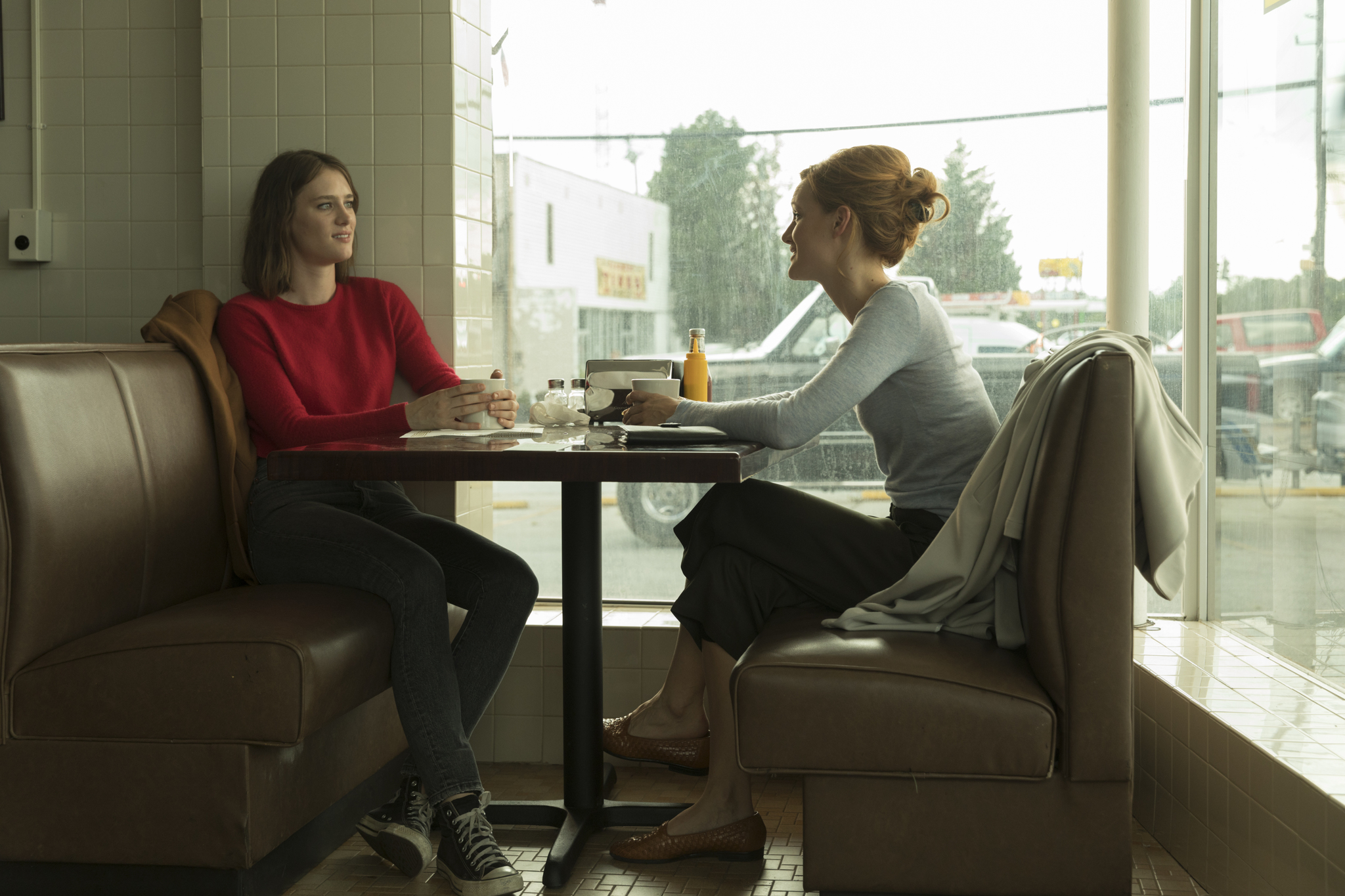 Kerry Bishé and Mackenzie Davis in Halt and Catch Fire (2014)