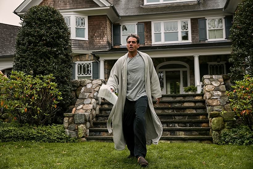 Bobby Cannavale in The Watcher (2022)