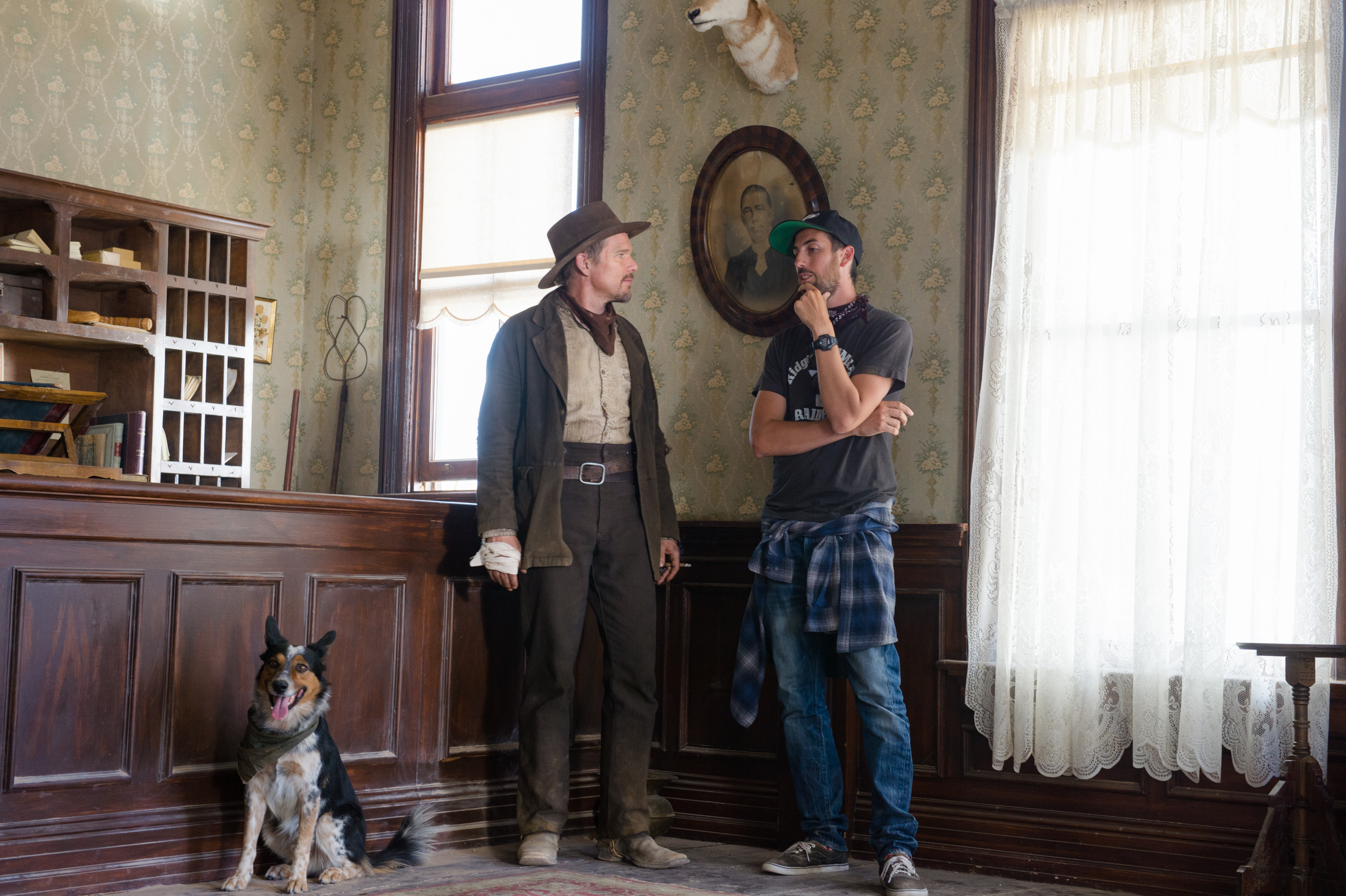 Ethan Hawke, Ti West, and Jumpy in In a Valley of Violence (2016)