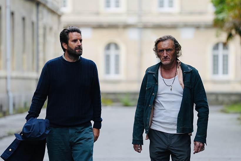 Jean-Paul Rouve and Grégoire Ludig in Les cadors (2022)