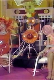 Caroline Ellis, Martha Raye, and The Krofft Puppets in The Bugaloos (1970)