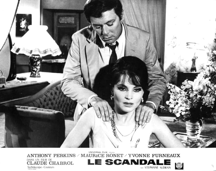 Yvonne Furneaux and Maurice Ronet in Le scandale - Delitti e champagne (1967)