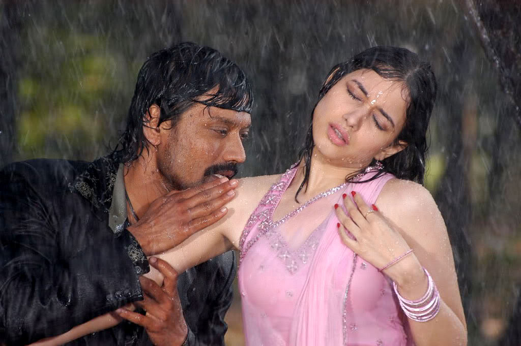 S.J. Suryah and Tamannaah Bhatia in Vyabari (2007)