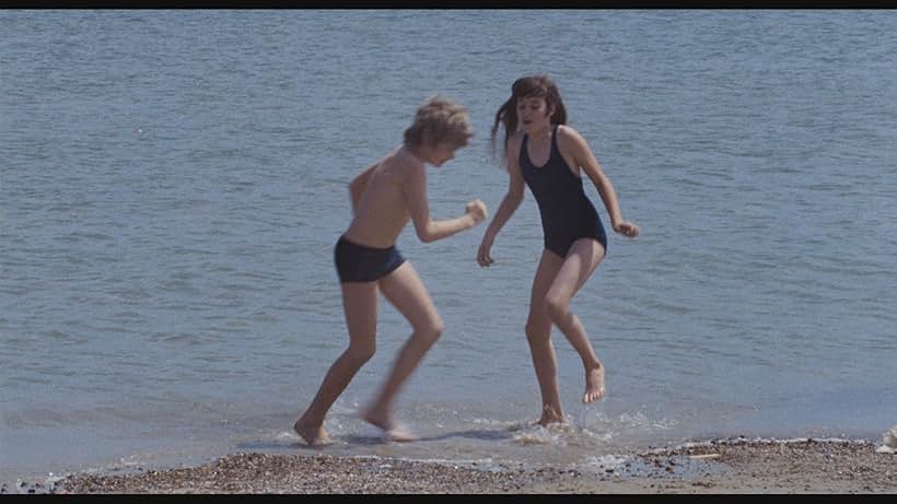 Tracy Hyde and Mark Lester in Melody (1971)