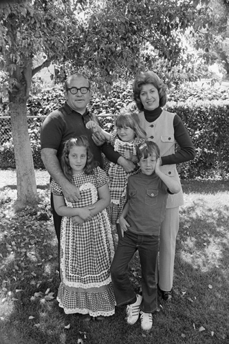 Edward Asner, Kate Asner, Matthew Asner, Nancy Sykes, and Liza Asner